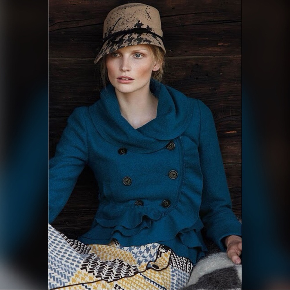 VGUC Frilled Echelons peacoat size 2